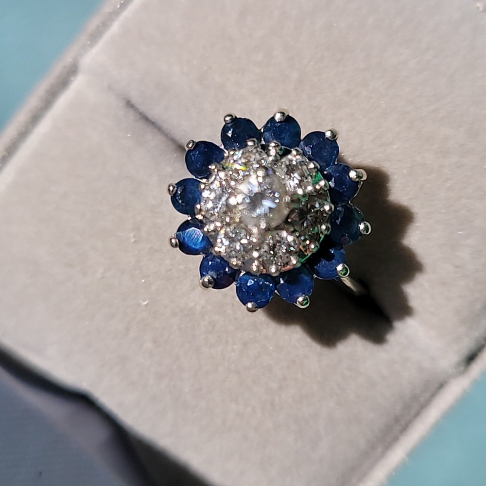 14k Vintage Blue Sappire and Diamonds Floral Ring - Picture 5 of 6